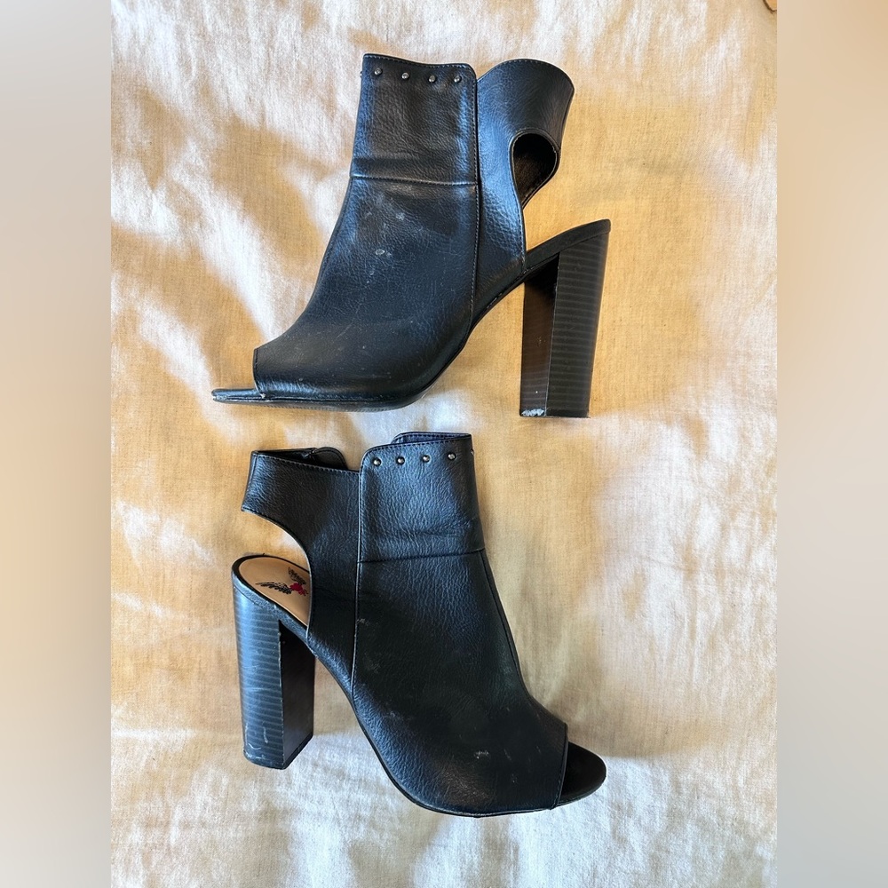 Black wedge heels